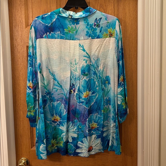 Ali Miles - Blue Butterfly Floral Top - Picture 2 of 8